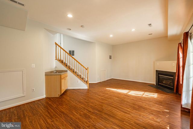 26139 KENNYWOOD SQ, Chantilly, VA 20152