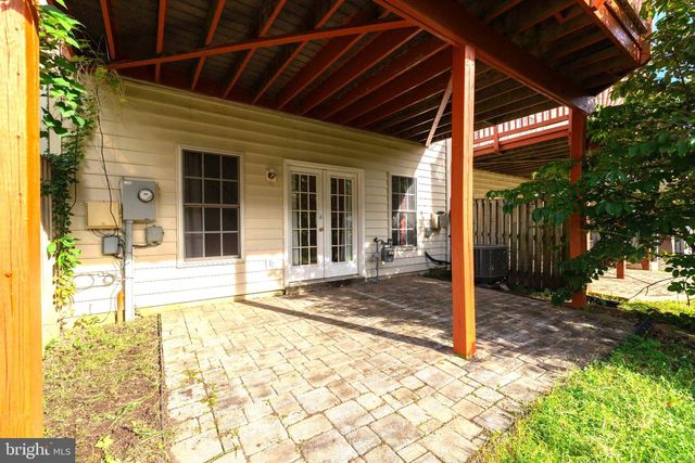 26139 KENNYWOOD SQ, Chantilly, VA 20152