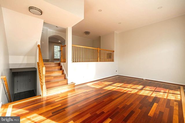 26139 KENNYWOOD SQ, Chantilly, VA 20152