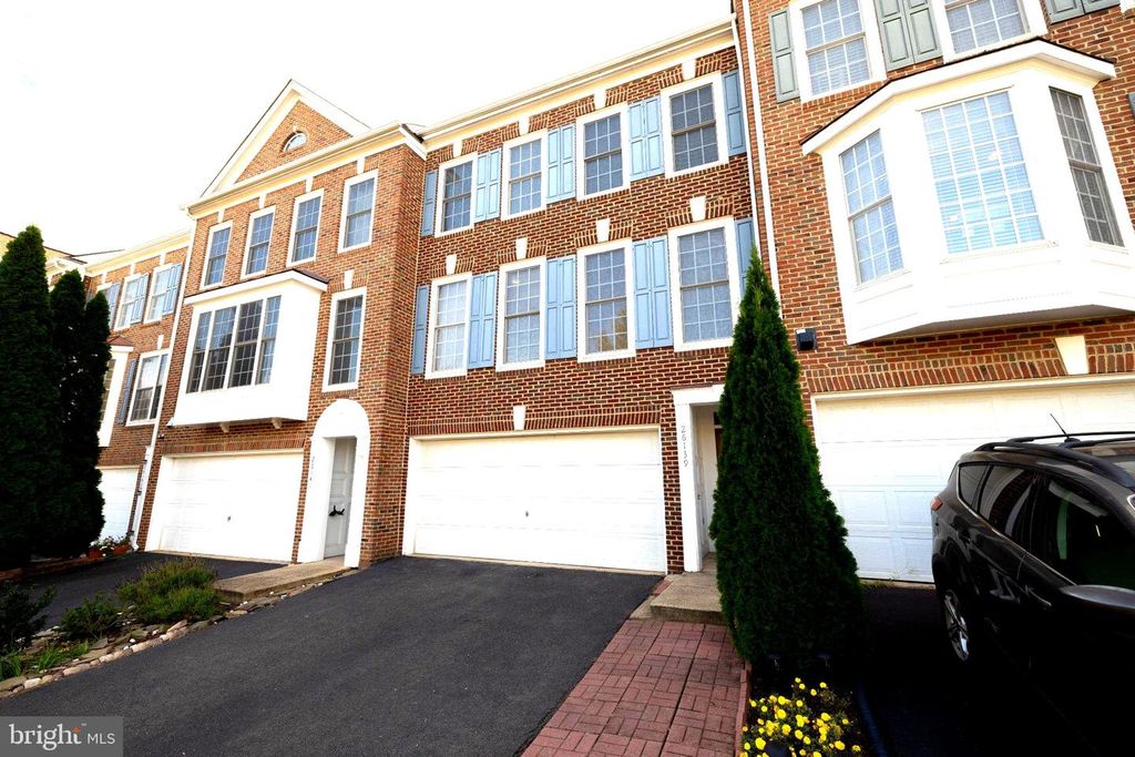 26139 KENNYWOOD SQ, Chantilly, VA 20152