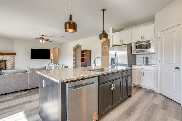 108 Treys Way, Godley, TX 76044