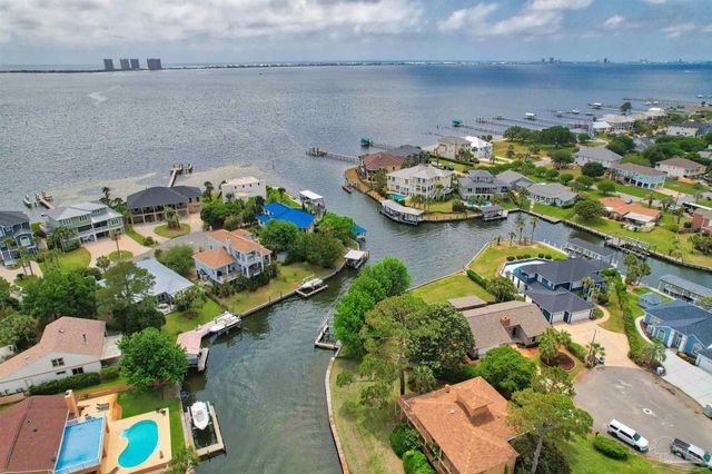 1090 Park Ln, Gulf Breeze, FL 32563