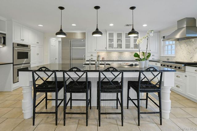 250 Mamaroneck Road, Scarsdale, NY 10583