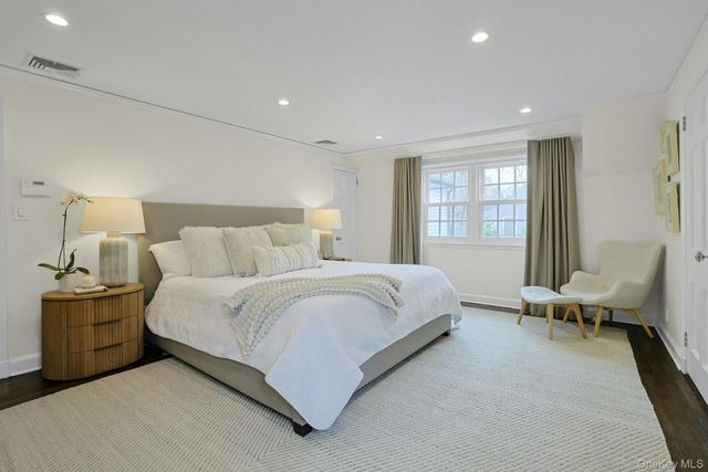 250 Mamaroneck Road, Scarsdale, NY 10583