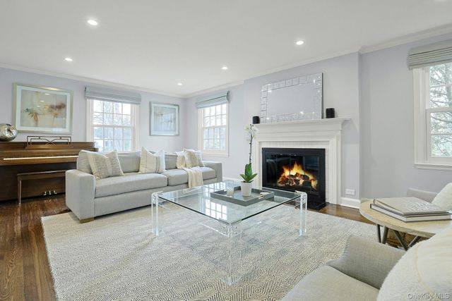 250 Mamaroneck Road, Scarsdale, NY 10583