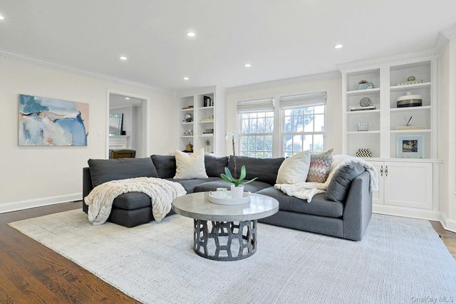 250 Mamaroneck Road, Scarsdale, NY 10583