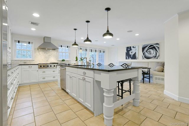 250 Mamaroneck Road, Scarsdale, NY 10583