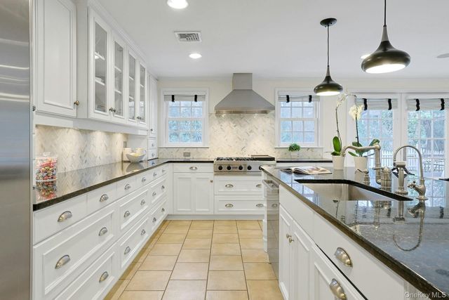 250 Mamaroneck Road, Scarsdale, NY 10583