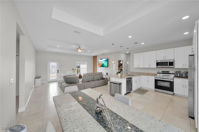 405 NW 10th ST, Cape Coral, FL 33993