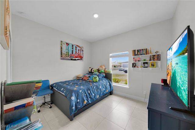 405 NW 10th ST, Cape Coral, FL 33993