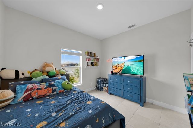 405 NW 10th ST, Cape Coral, FL 33993