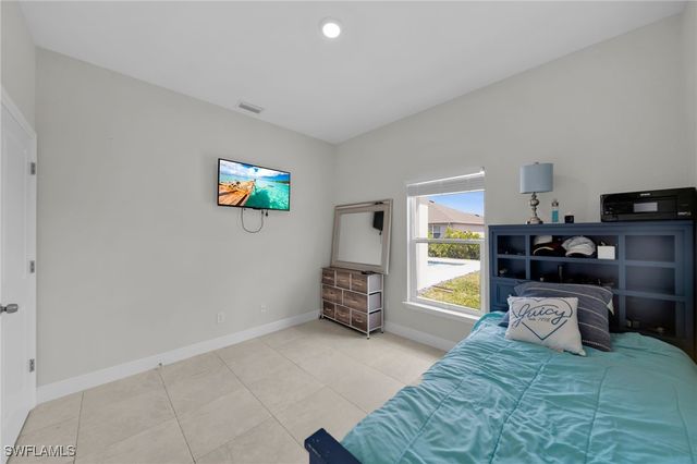 405 NW 10th ST, Cape Coral, FL 33993