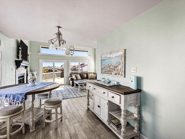 334 Paradise Drive, Tiki Island, TX 77554