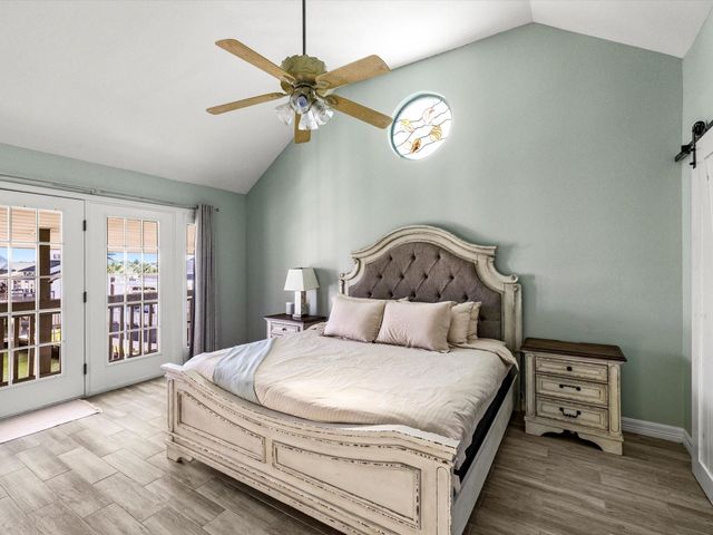 334 Paradise Drive, Tiki Island, TX 77554