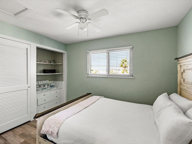 334 Paradise Drive, Tiki Island, TX 77554