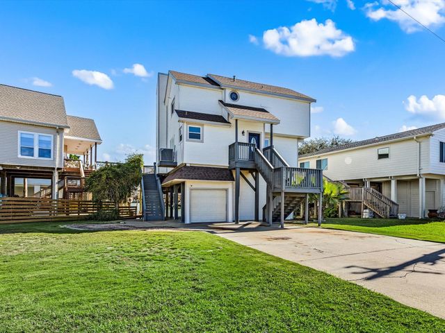 334 Paradise Drive, Tiki Island, TX 77554