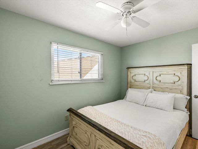 334 Paradise Drive, Tiki Island, TX 77554