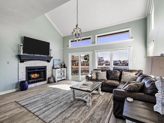 334 Paradise Drive, Tiki Island, TX 77554