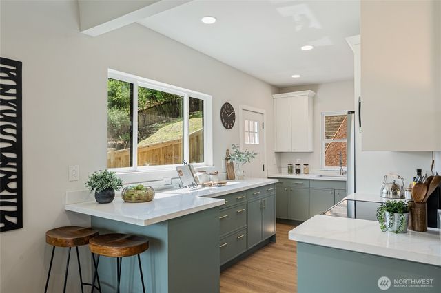 4015 Burton Place W, Seattle, WA 98199