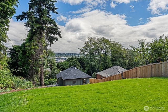 4015 Burton Place W, Seattle, WA 98199
