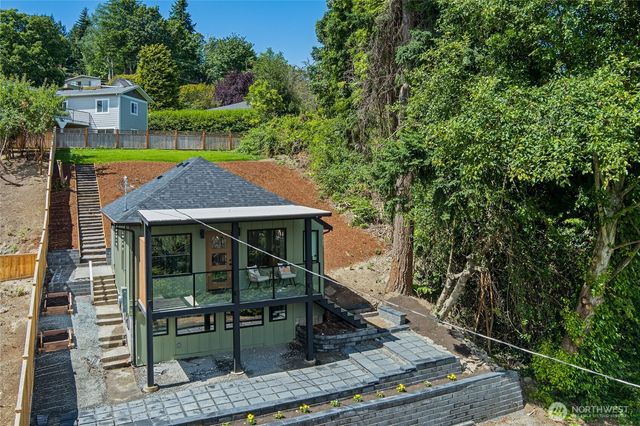 4015 Burton Place W, Seattle, WA 98199