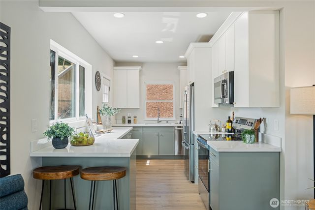 4015 Burton Place W, Seattle, WA 98199