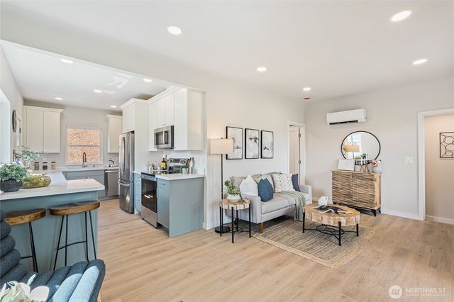 4015 Burton Place W, Seattle, WA 98199