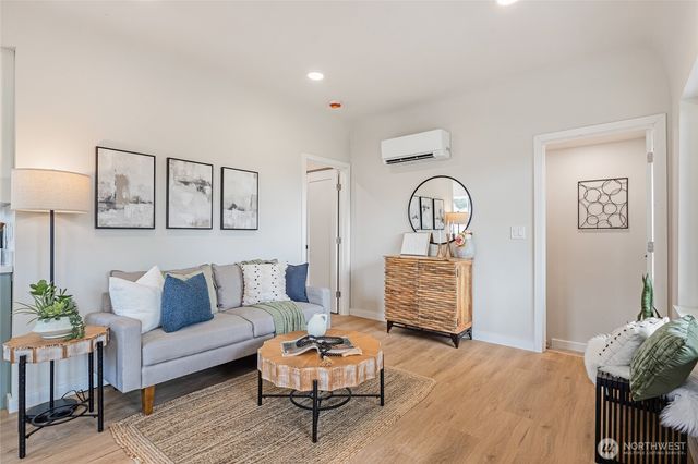 4015 Burton Place W, Seattle, WA 98199