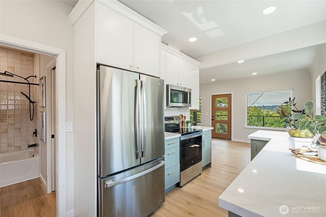 4015 Burton Place W, Seattle, WA 98199