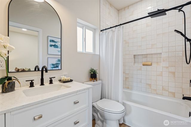 4015 Burton Place W, Seattle, WA 98199