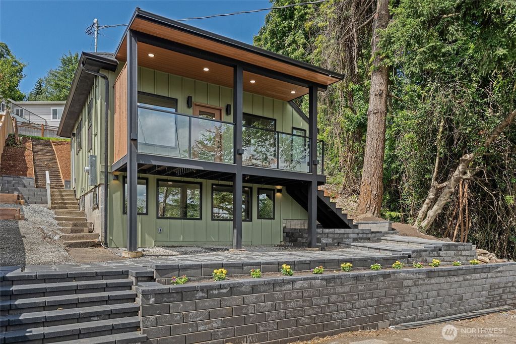 4015 Burton Place W, Seattle, WA 98199