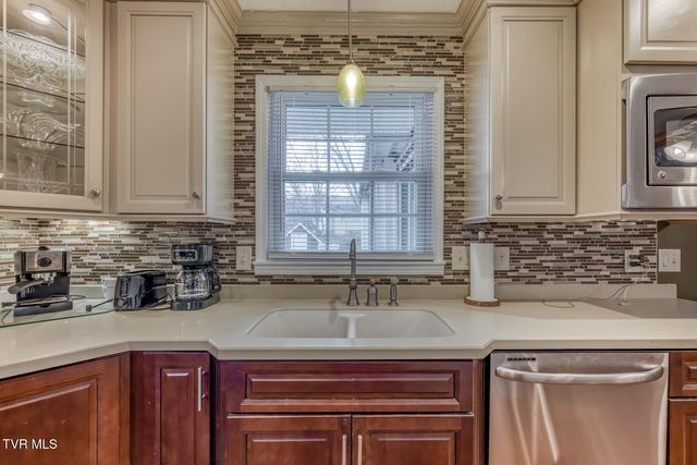 15 Madison Court, Johnson City, TN 37601