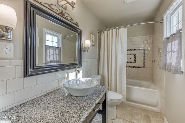 15 Madison Court, Johnson City, TN 37601