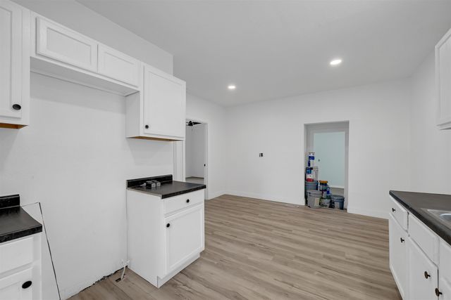 1106 N Grove Ave, Wichita, KS 67214