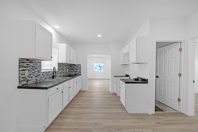 1106 N Grove Ave, Wichita, KS 67214