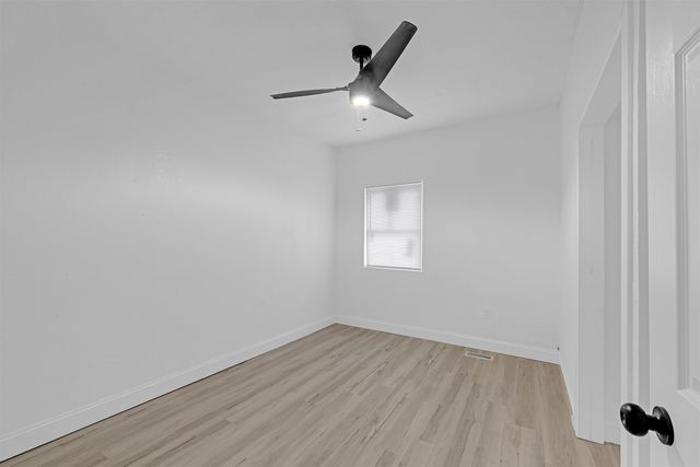 1106 N Grove Ave, Wichita, KS 67214