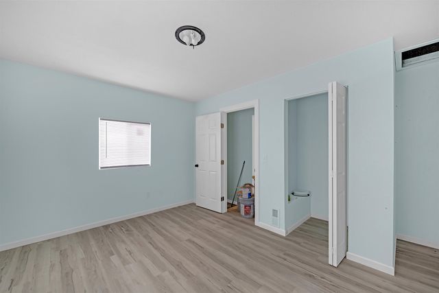 1106 N Grove Ave, Wichita, KS 67214