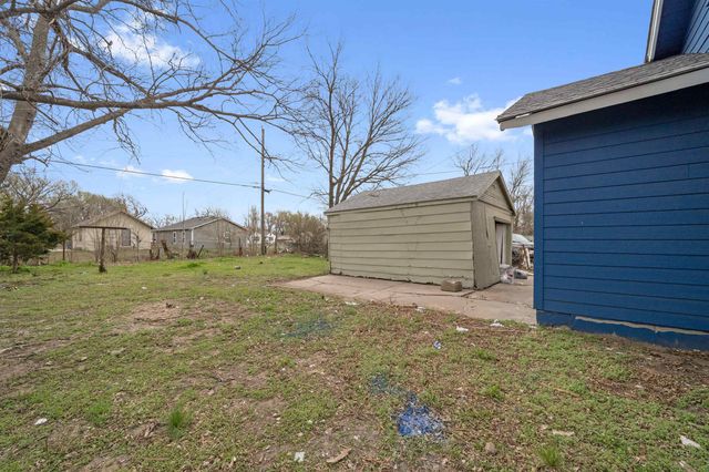 1106 N Grove Ave, Wichita, KS 67214