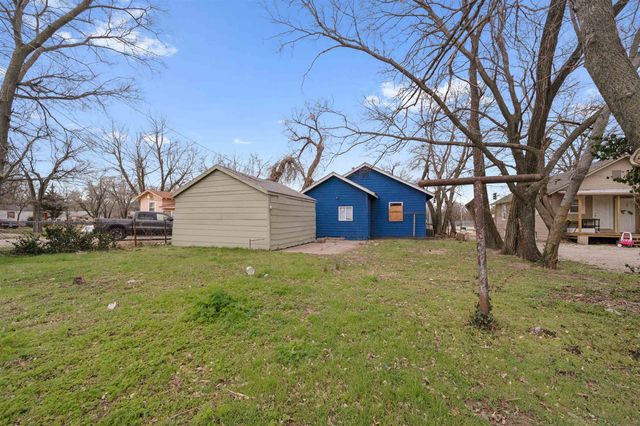 1106 N Grove Ave, Wichita, KS 67214