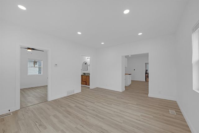 1106 N Grove Ave, Wichita, KS 67214