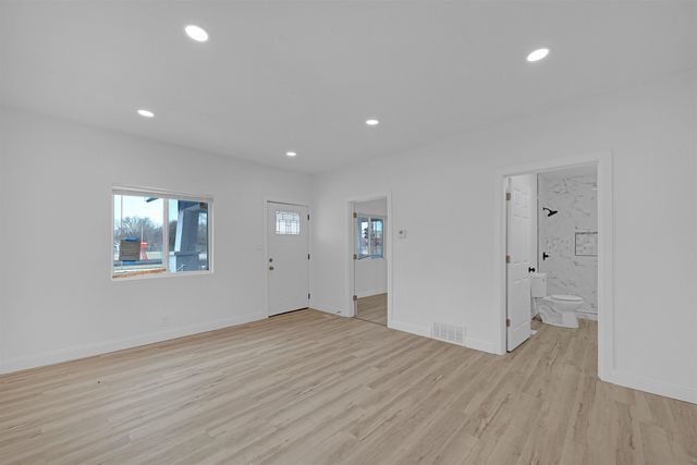 1106 N Grove Ave, Wichita, KS 67214