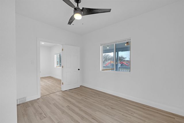 1106 N Grove Ave, Wichita, KS 67214