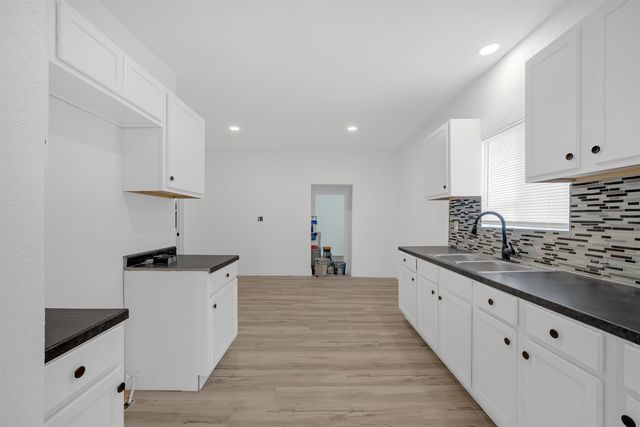 1106 N Grove Ave, Wichita, KS 67214