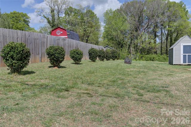 419 N Academy Street, Mooresville, NC 28115