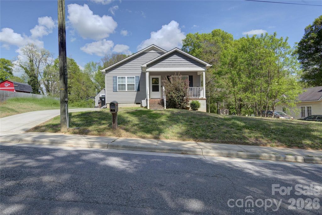 419 N Academy Street, Mooresville, NC 28115