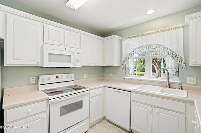 4985 Glen Cove Drive SE, Southport, NC 28461