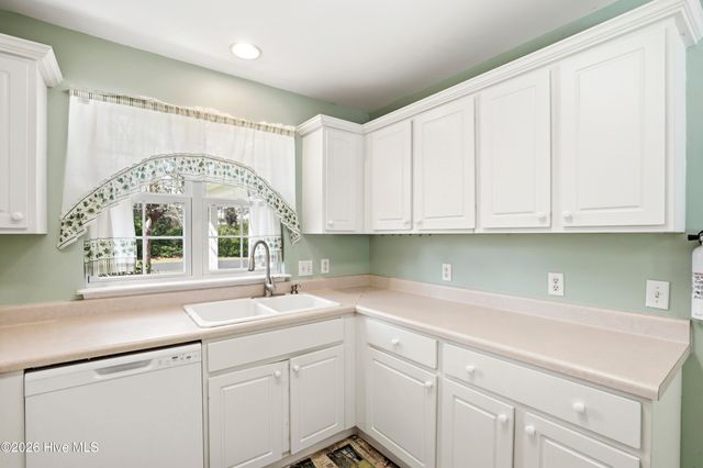 4985 Glen Cove Drive SE, Southport, NC 28461