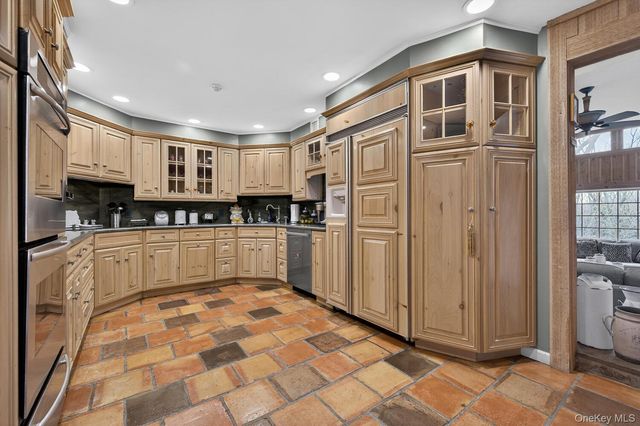 23 Beaverhill Lane, Huntington, NY 11743