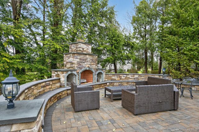 23 Beaverhill Lane, Huntington, NY 11743