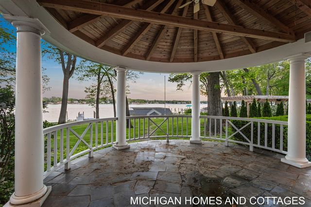 714 N Shore Drive, Holland, MI 49424